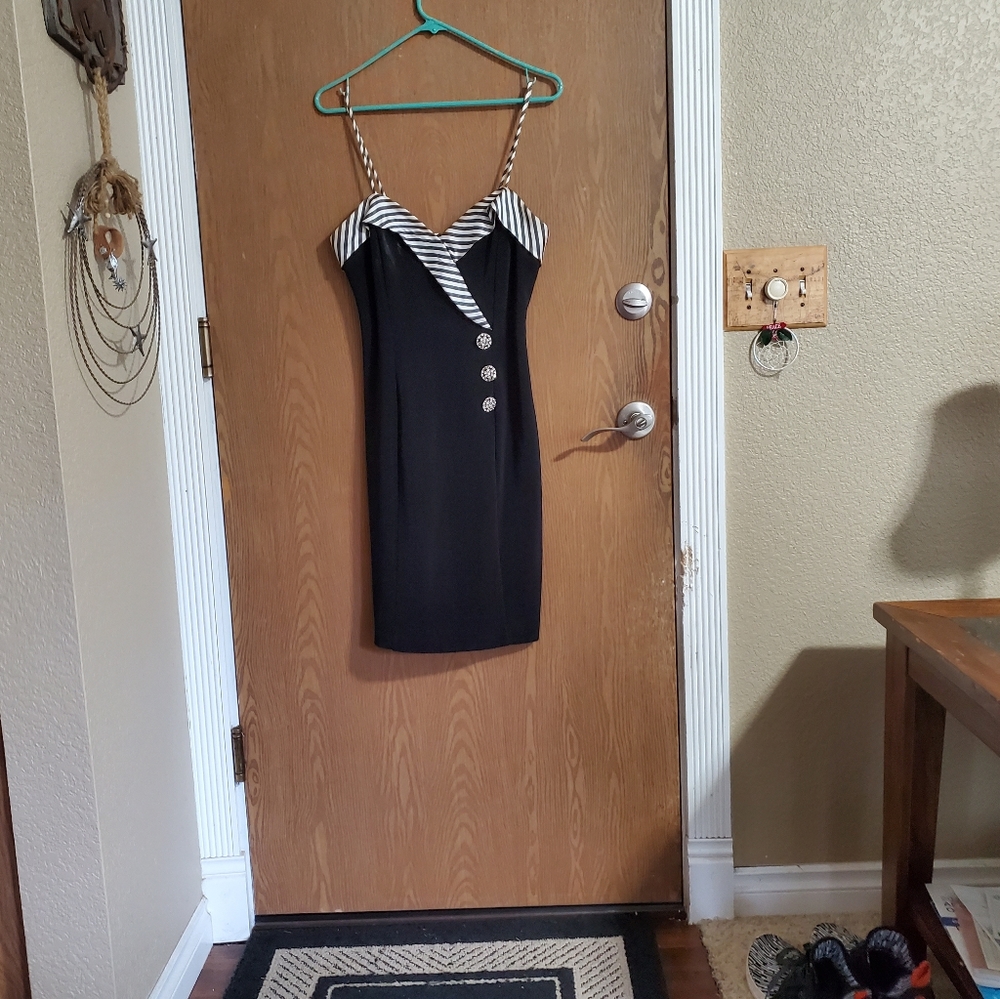 Dress - Picture 2 of 2